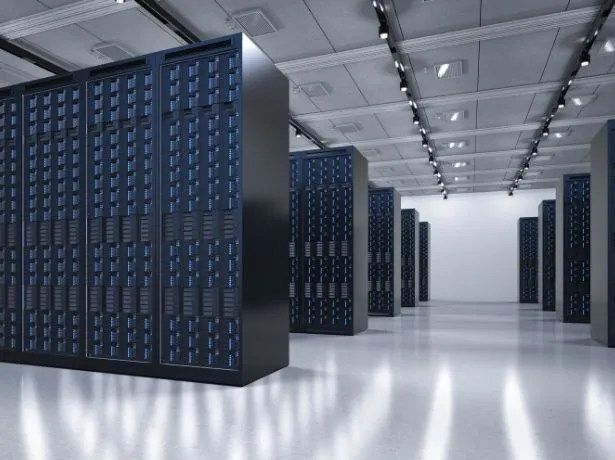 Sala server di un data center con file di armadi rack